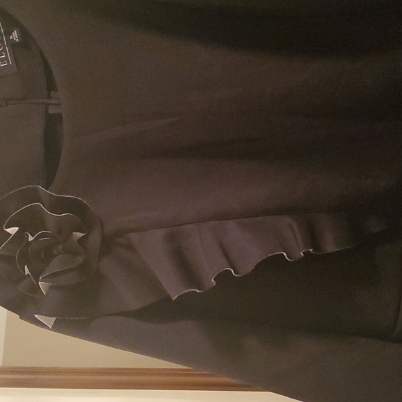 Rosette Ruffle Peplum Top - Picture 2 of 8